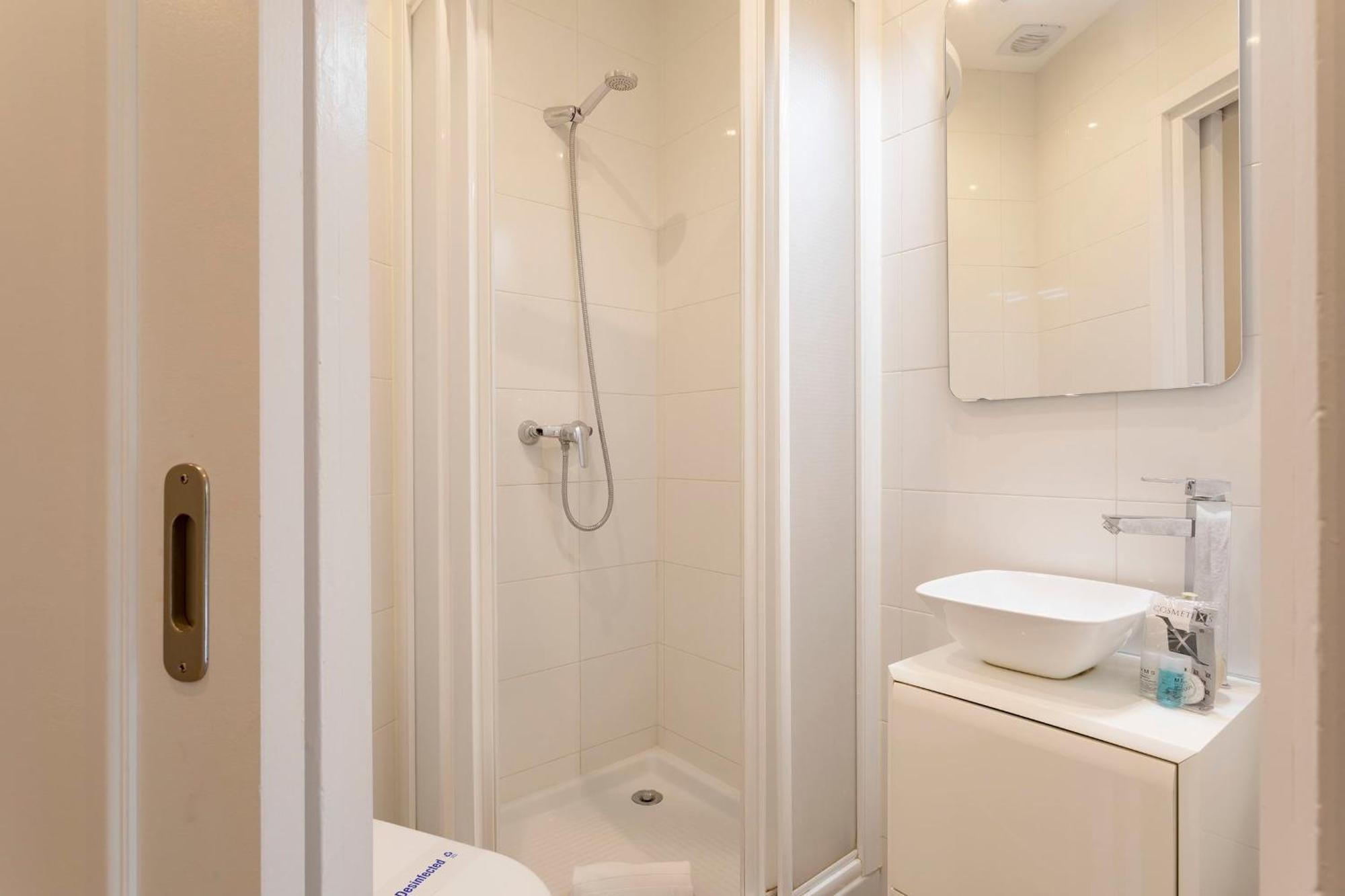 Cozy Apartment Near Fira Gran Via With Ac L'Hospitalet de Llobregat Exterior photo