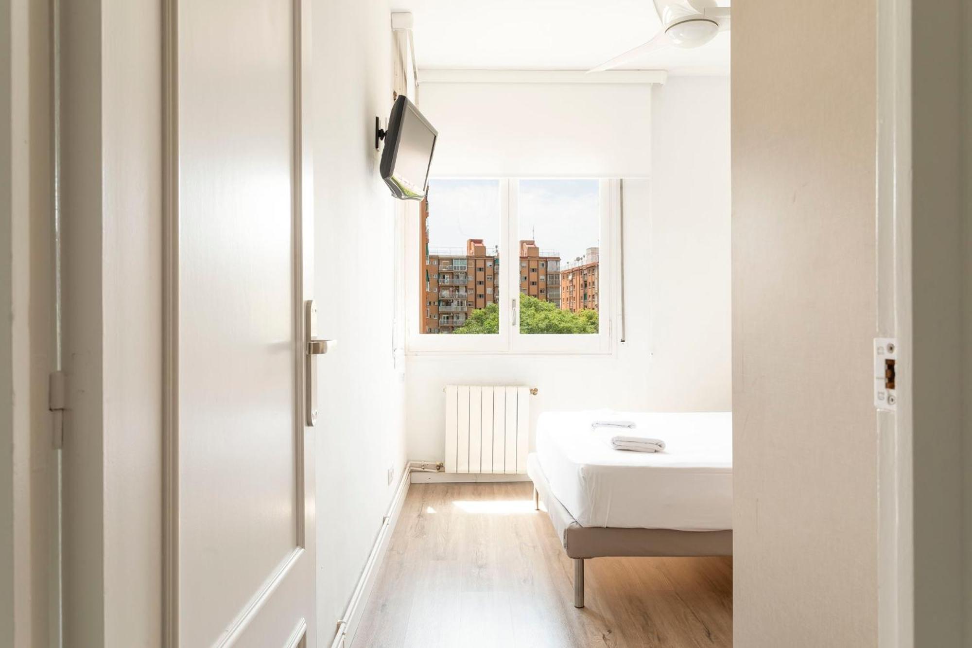 Cozy Apartment Near Fira Gran Via With Ac L'Hospitalet de Llobregat Exterior photo